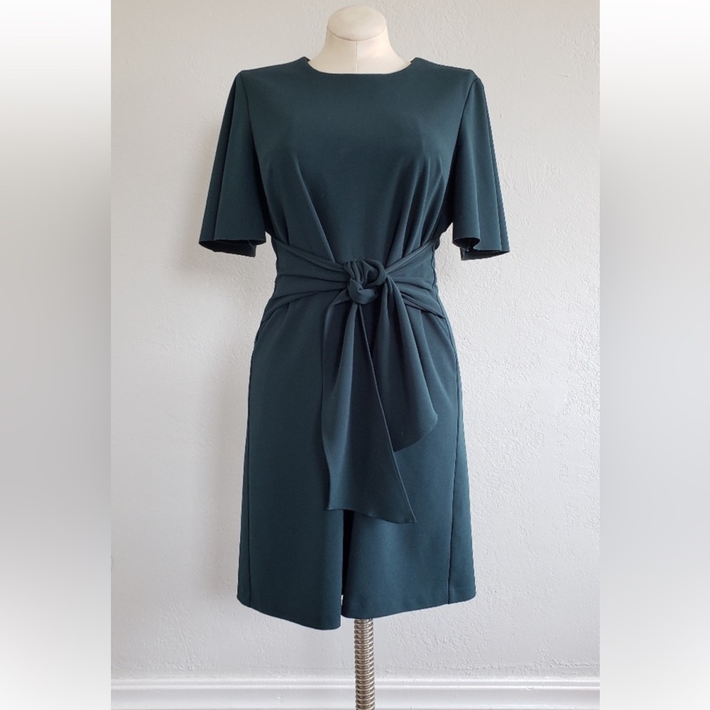 Donna Morgan Flutter Sleeve Waist Tie Dress in Emerald